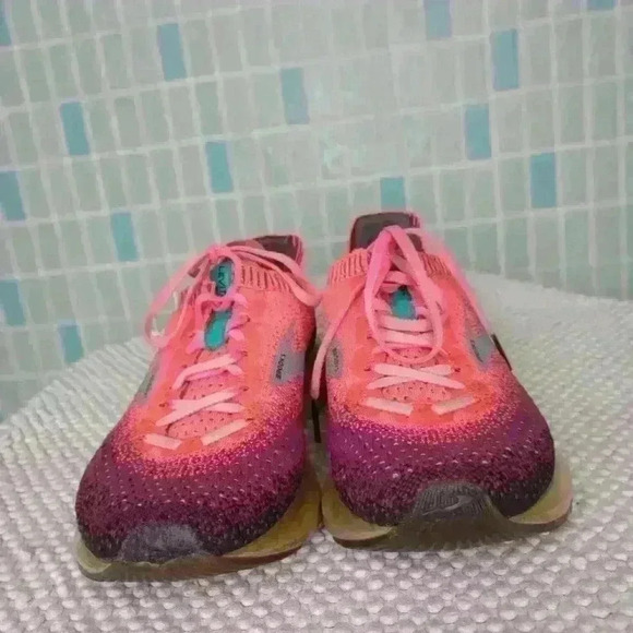 Brooks Women's Levitate 2 Purple/Pink Athletic Running Shoes - Picture 2 of 13